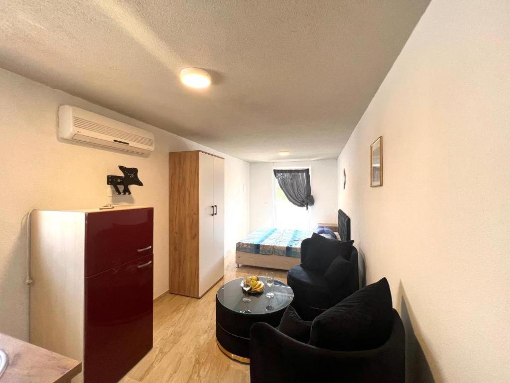 Melek Apartment เมดูลิน ภายนอก รูปภาพ