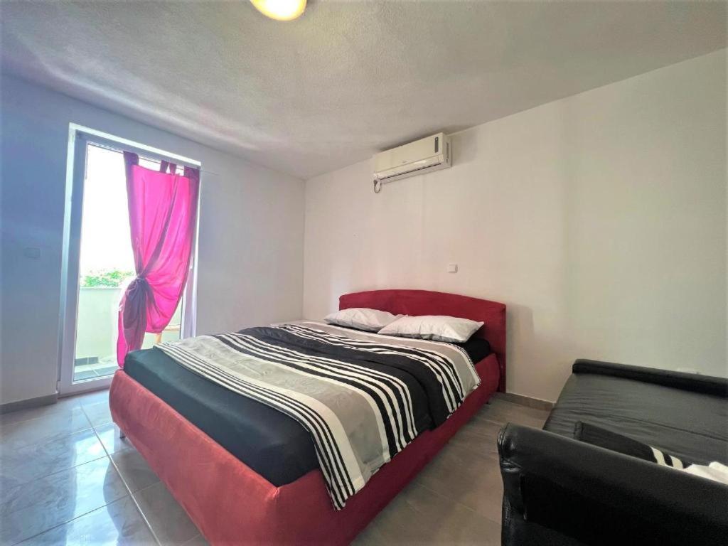 Melek Apartment เมดูลิน ภายนอก รูปภาพ