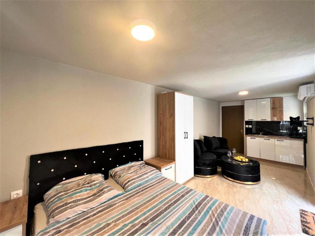 Melek Apartment เมดูลิน ภายนอก รูปภาพ