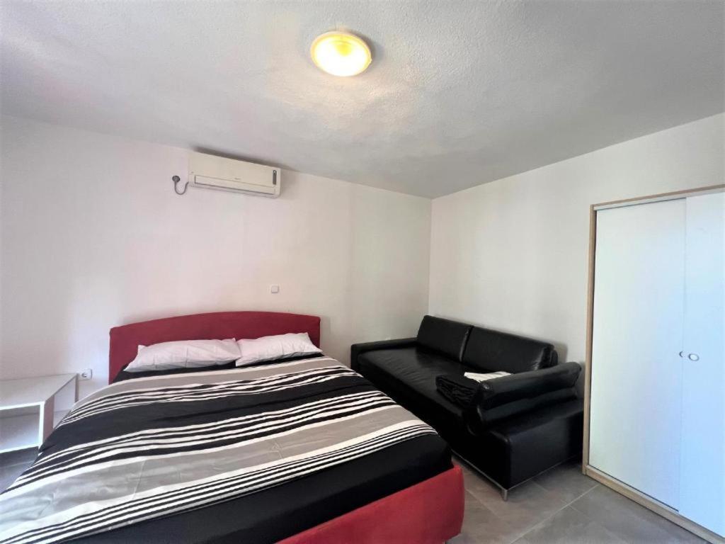 Melek Apartment เมดูลิน ภายนอก รูปภาพ