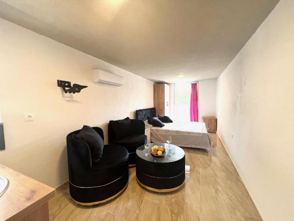 Melek Apartment เมดูลิน ภายนอก รูปภาพ