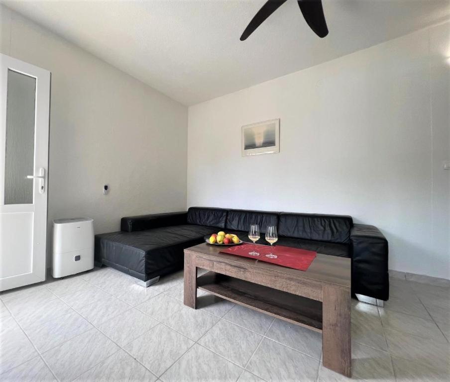 Melek Apartment เมดูลิน ภายนอก รูปภาพ