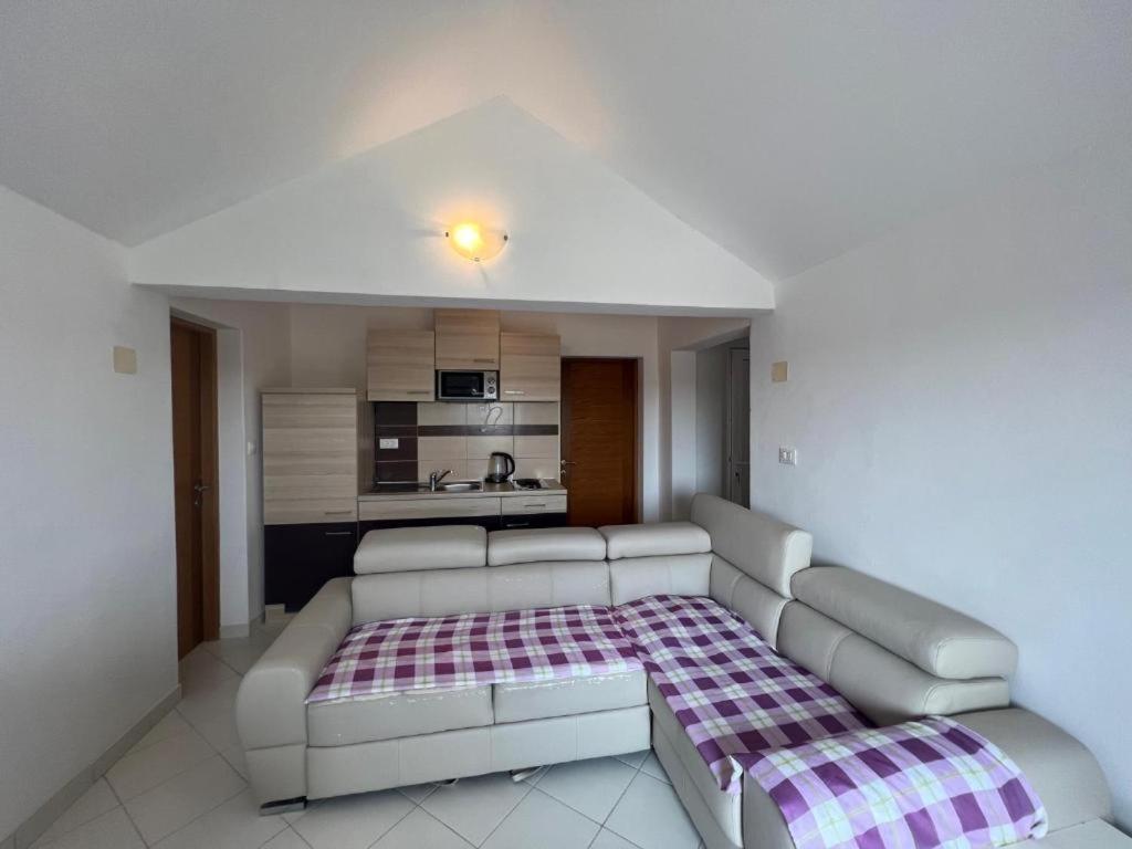 Melek Apartment เมดูลิน ภายนอก รูปภาพ